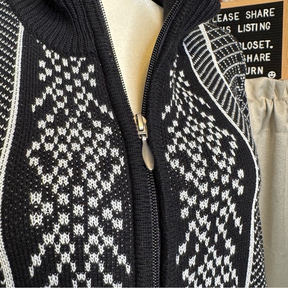 CJ Banks Black and White Zippered Cardigan with Geometric Pattern 1X - Picture 8 of 11